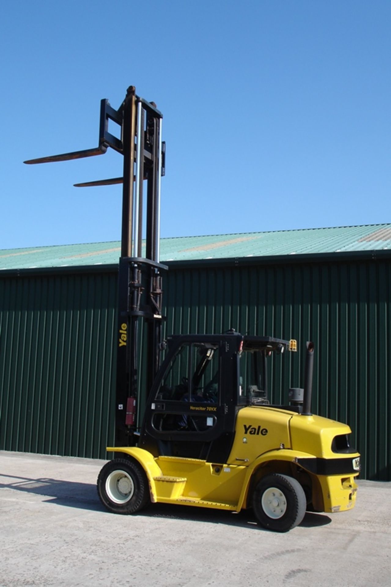 Yale 7 ton Forklift (2014) - Image 8 of 9
