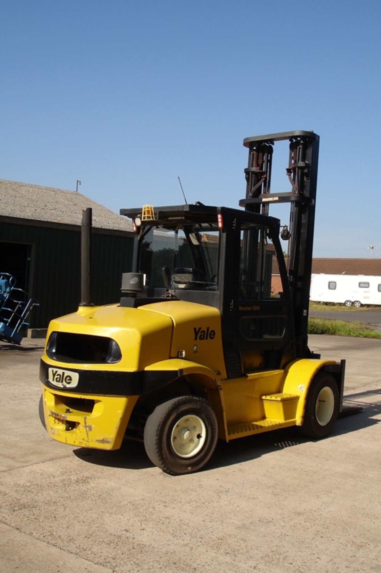 Yale 7 ton Forklift (2014) - Image 3 of 9