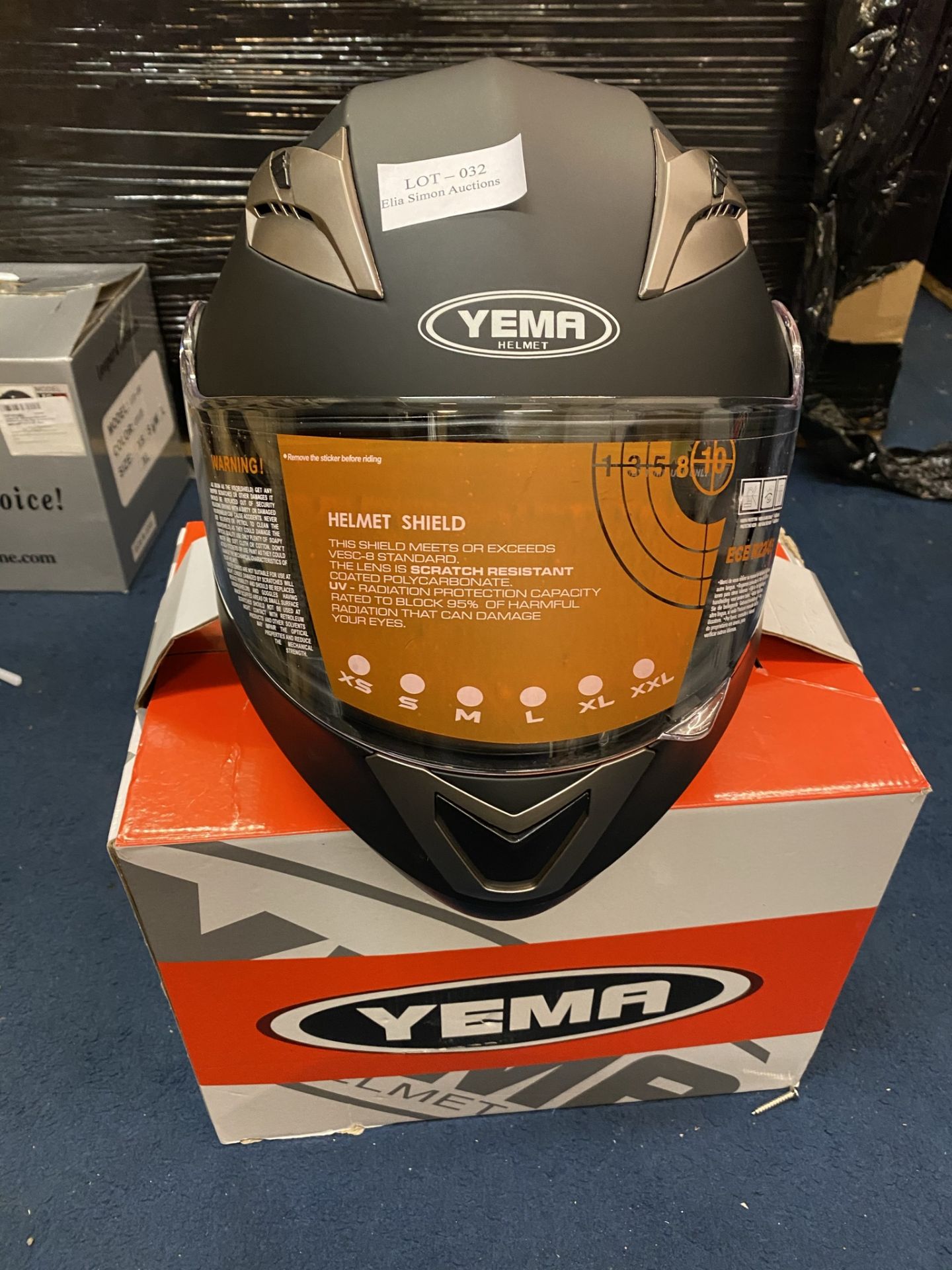 YEMA PREMIUM BIKER HELMET ANTI-RADIATION AND SCRATCH RESISTANT