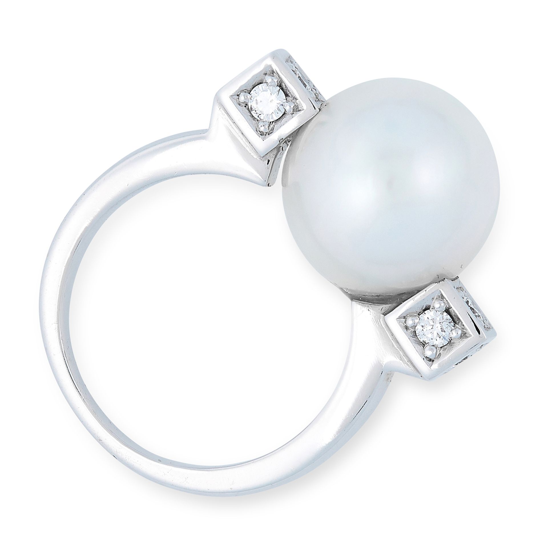 A PEARL AND DIAMOND RING set with a large pearl between round cut diamonds, size J / 5, 9.5g.