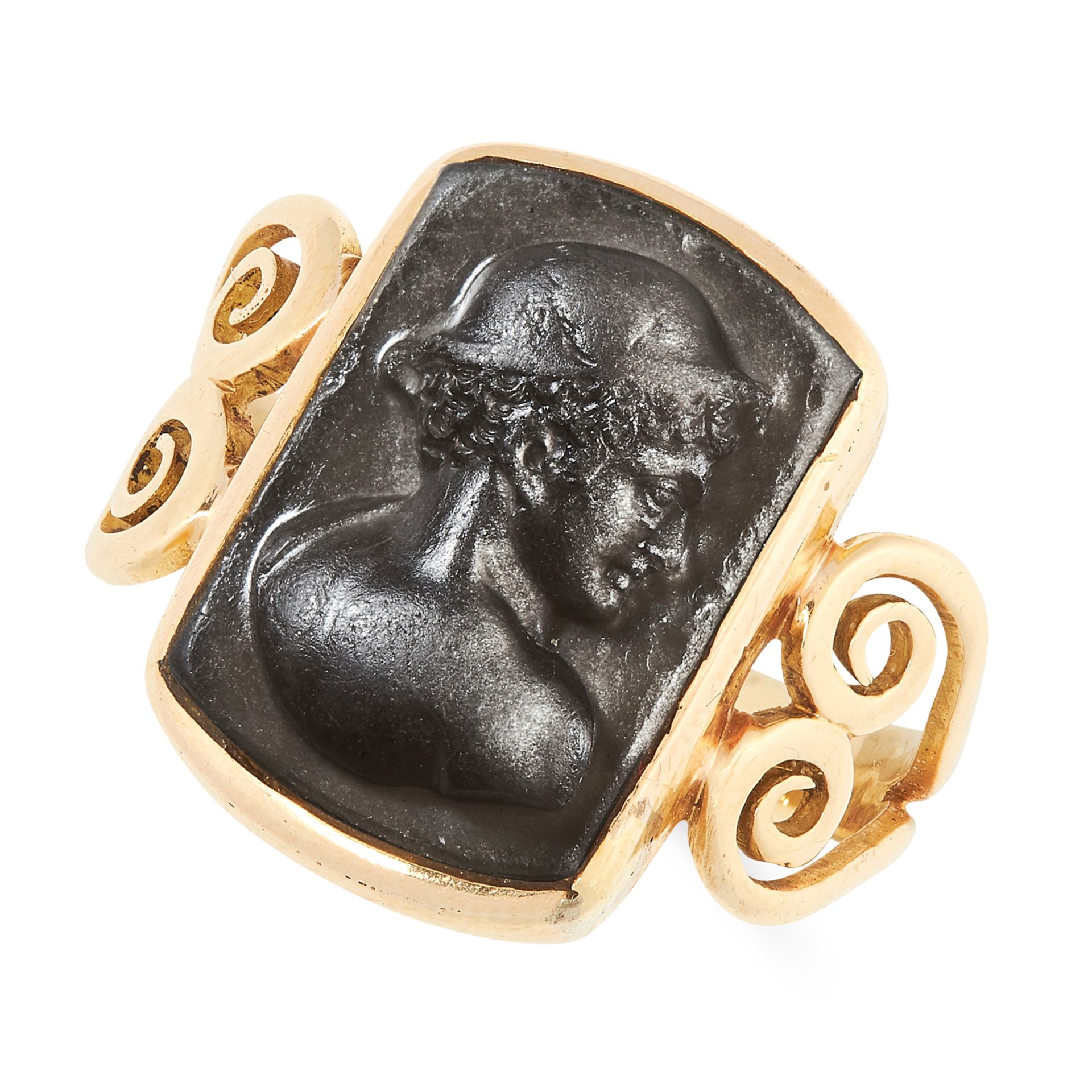 AN ANTIQUE HARDSTONE CAMEO RING, 1903 in 18ct yellow gold, set with a carved cameo depicting a