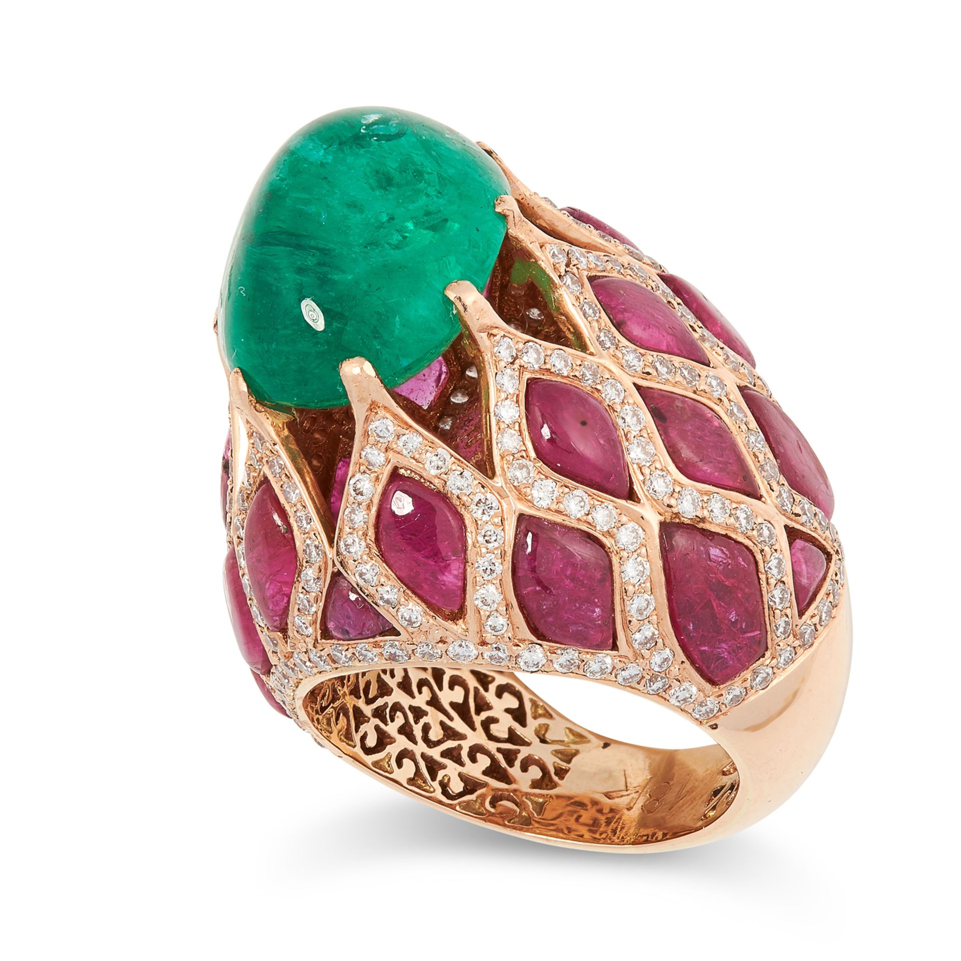 AN EMERALD, RUBY AND DIAMOND HARLEQUIN DRESS RING in 18ct yellow gold, set with a cabochon emerald - Bild 2 aus 2