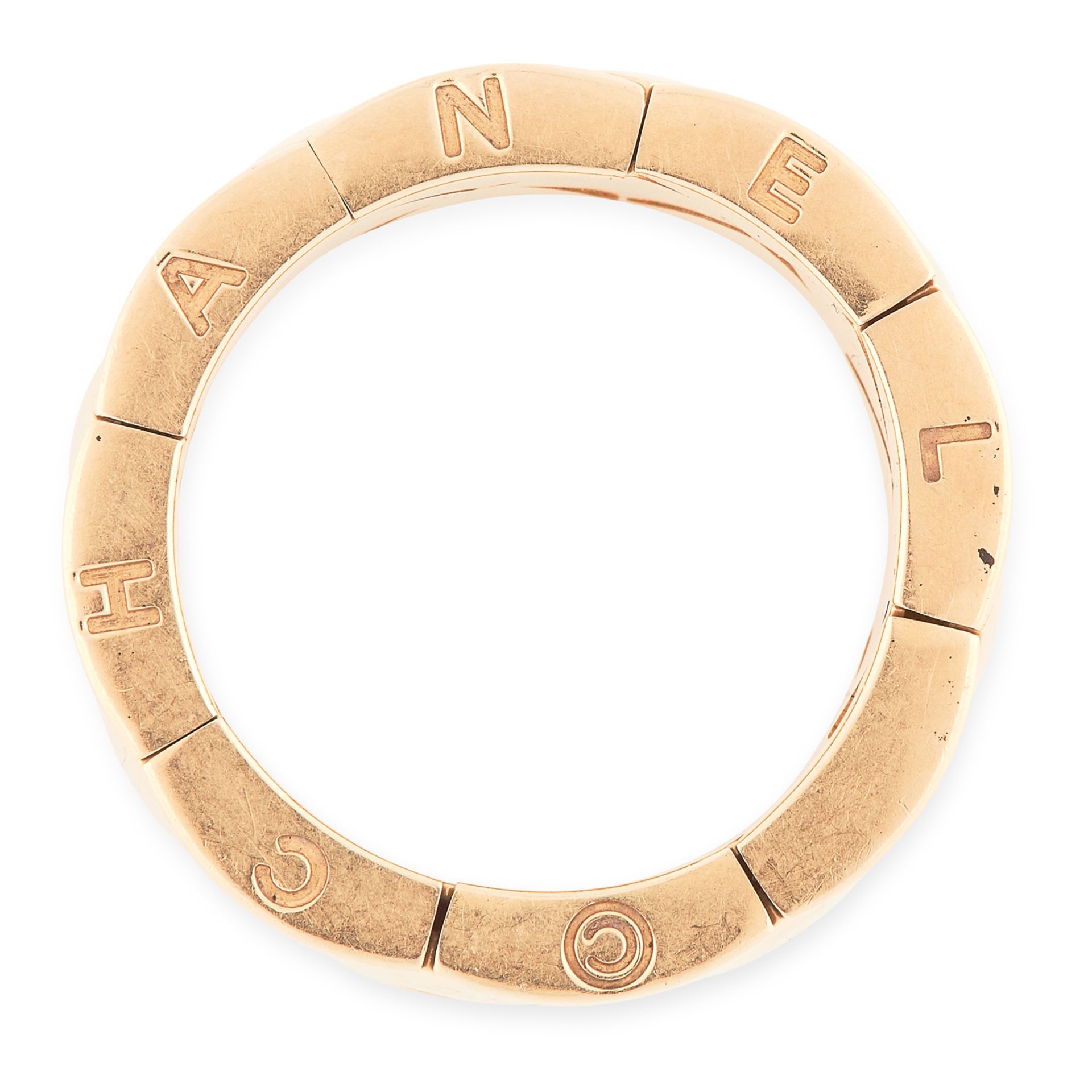 A COCO CRUSH DRESS RING, CHANEL in 18ct yellow gold, the band comprised of articulated quilted - Bild 2 aus 2