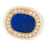 A LAPIS LAZULI AND DIAMOND DREESS RING in 18ct yellow gold, set with a polished lapis lazuli disc in