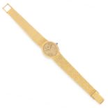 A VINTAGE LADIES WRISTWATCH, BAUME & MERCIER in 18ct yellow gold, on a textured gold strap,