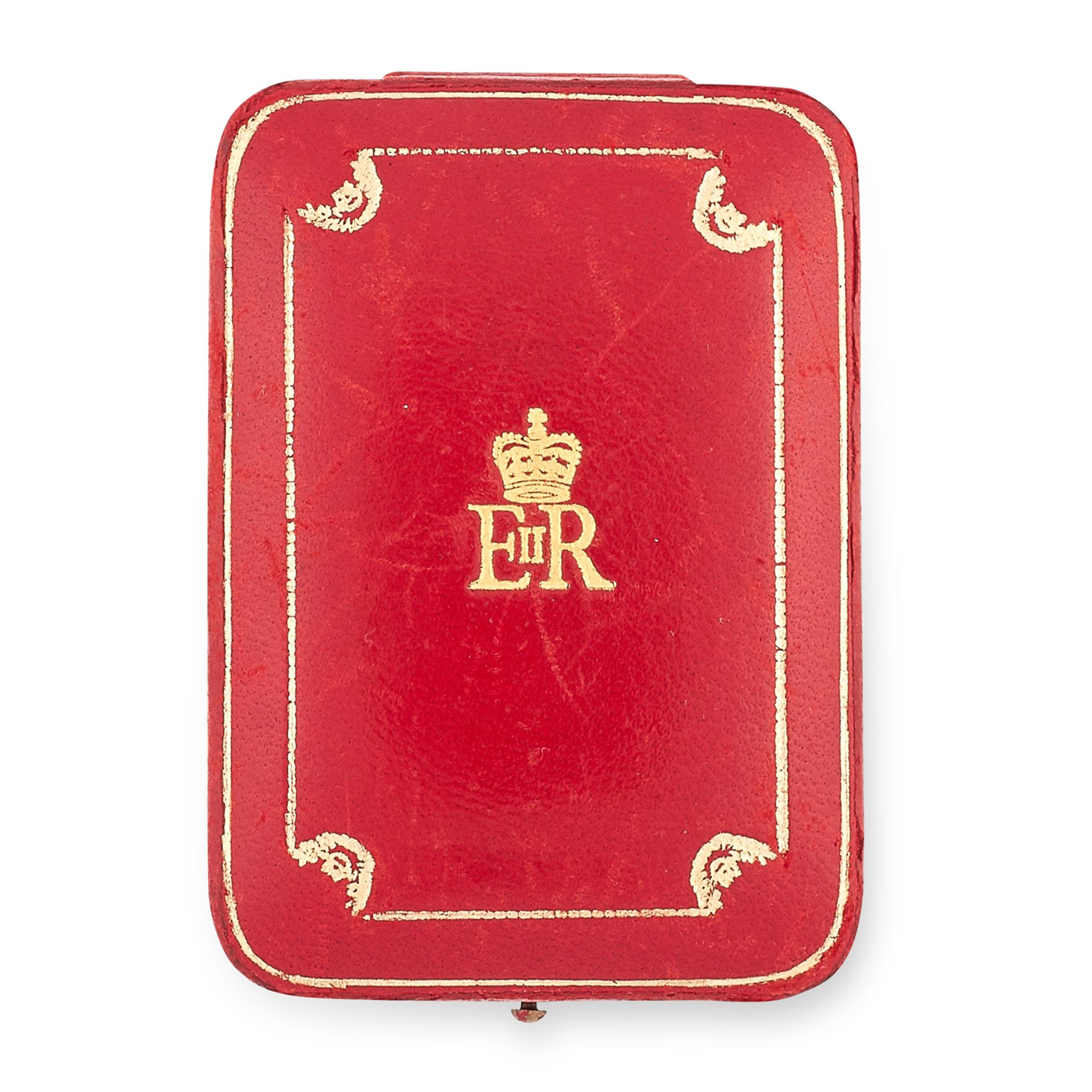 A ROYAL GOLD MEDALLION, CARTIER 1955 in 9ct yellow gold, with the royal cipher of Queen Elizabeth - Bild 3 aus 3