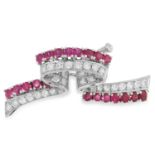 RUBY AND DIAMOND RIBBON BROOCH set with round cut diamonds and rubies, 3.9cm, 6.8g.