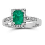 A COLOMBIAN EMERALD AND DIAMOND RING in platinum,