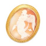 AN ANTIQUE CAMEO BROOCH, 19TH CENTURY in yellow gold, the oval shell cameo carved to depict Nyx
