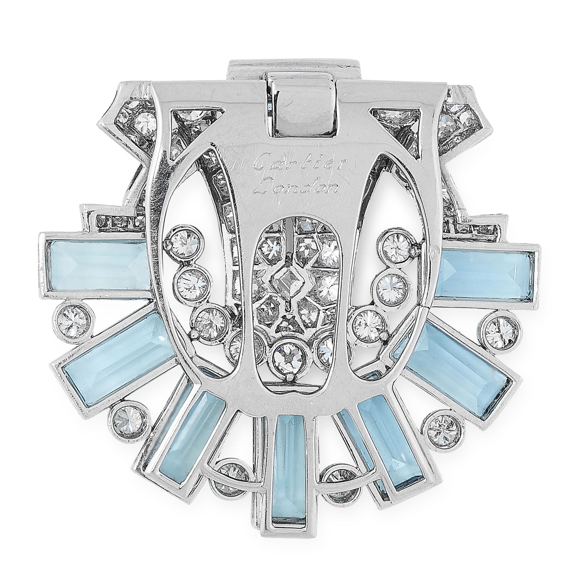 A PAIR OF AQUAMARINE AND DIAMOND CLIP BROOCHES, CARTIER CIRCA 1940 in 18ct white gold, each set with - Bild 2 aus 2