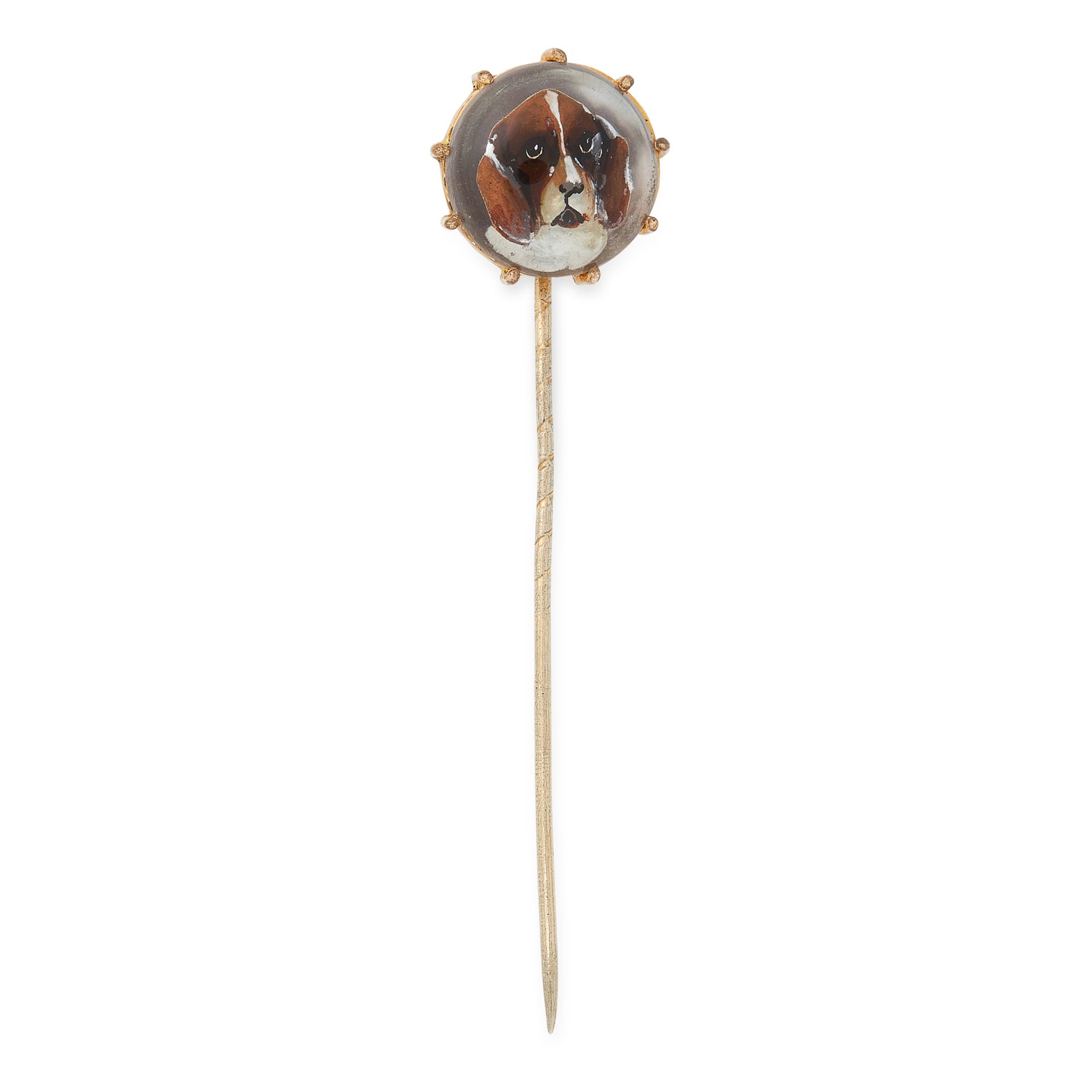 AN ANTIQUE ESSEX CRYSTAL DOG TIE PIN in yellow gold, set with a circular reverse carved cameo