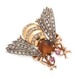 AN ANTIQUE TIGER'S EYE, RUBY AND DIAMOND BEE BROOCH, 19TH CENTURY in yellow gold and silver,