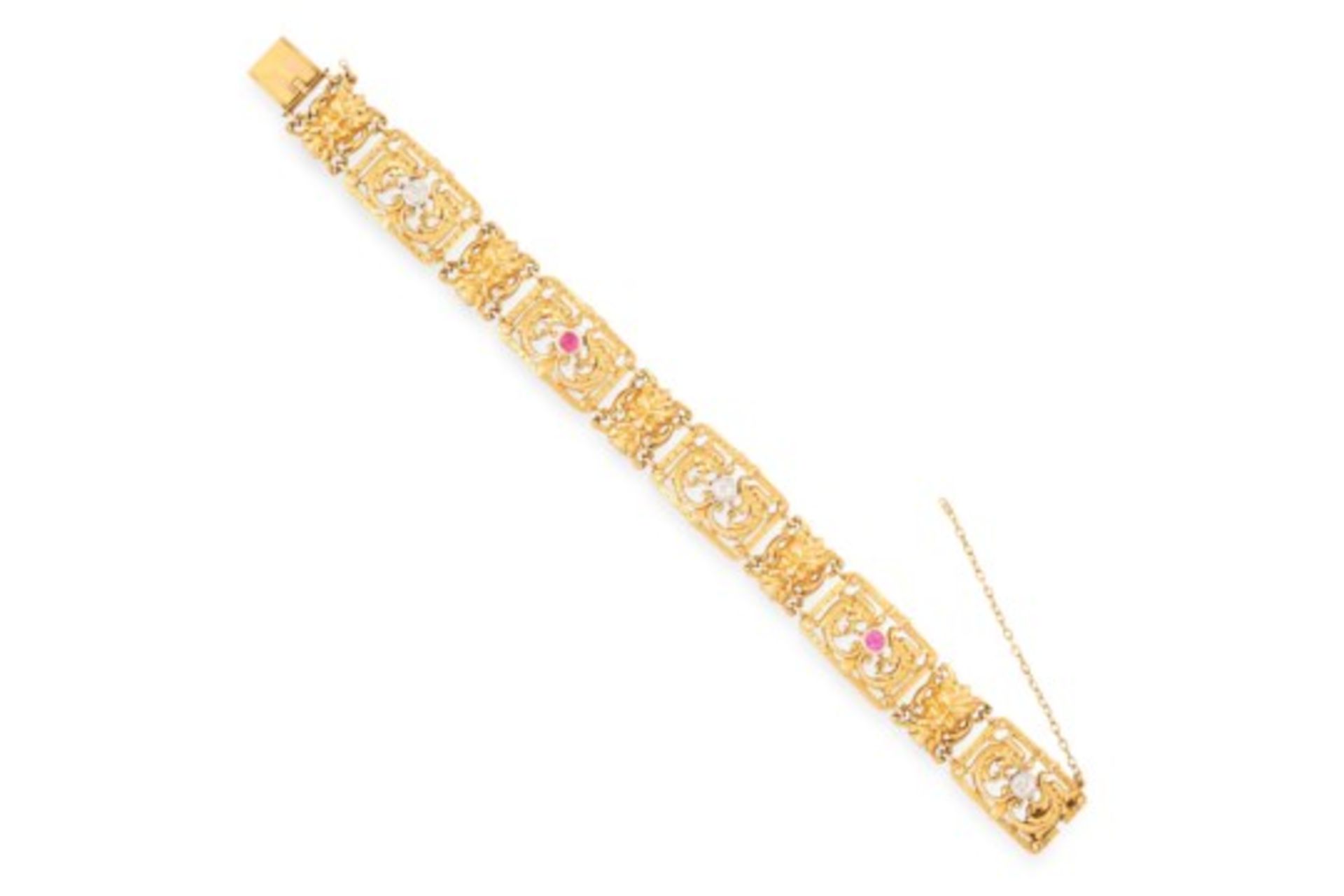 AN ANTIQUE ART NOUVEAU RUBY AND DIAMOND BRACELET in 18ct yellow gold, comprising of decorated