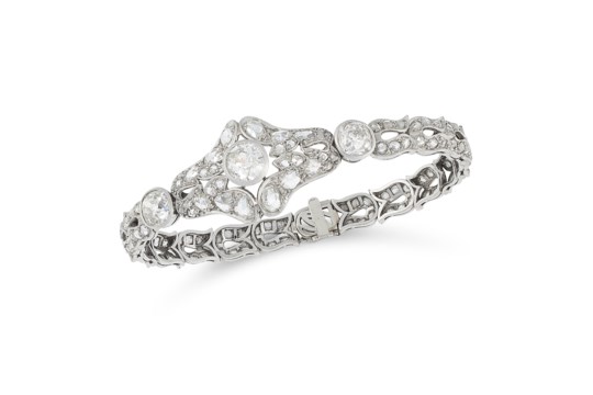 AN ART DECO DIAMOND BRACELET, EARLY 20TH CENTURY in 18ct white gold and platinum, set with three