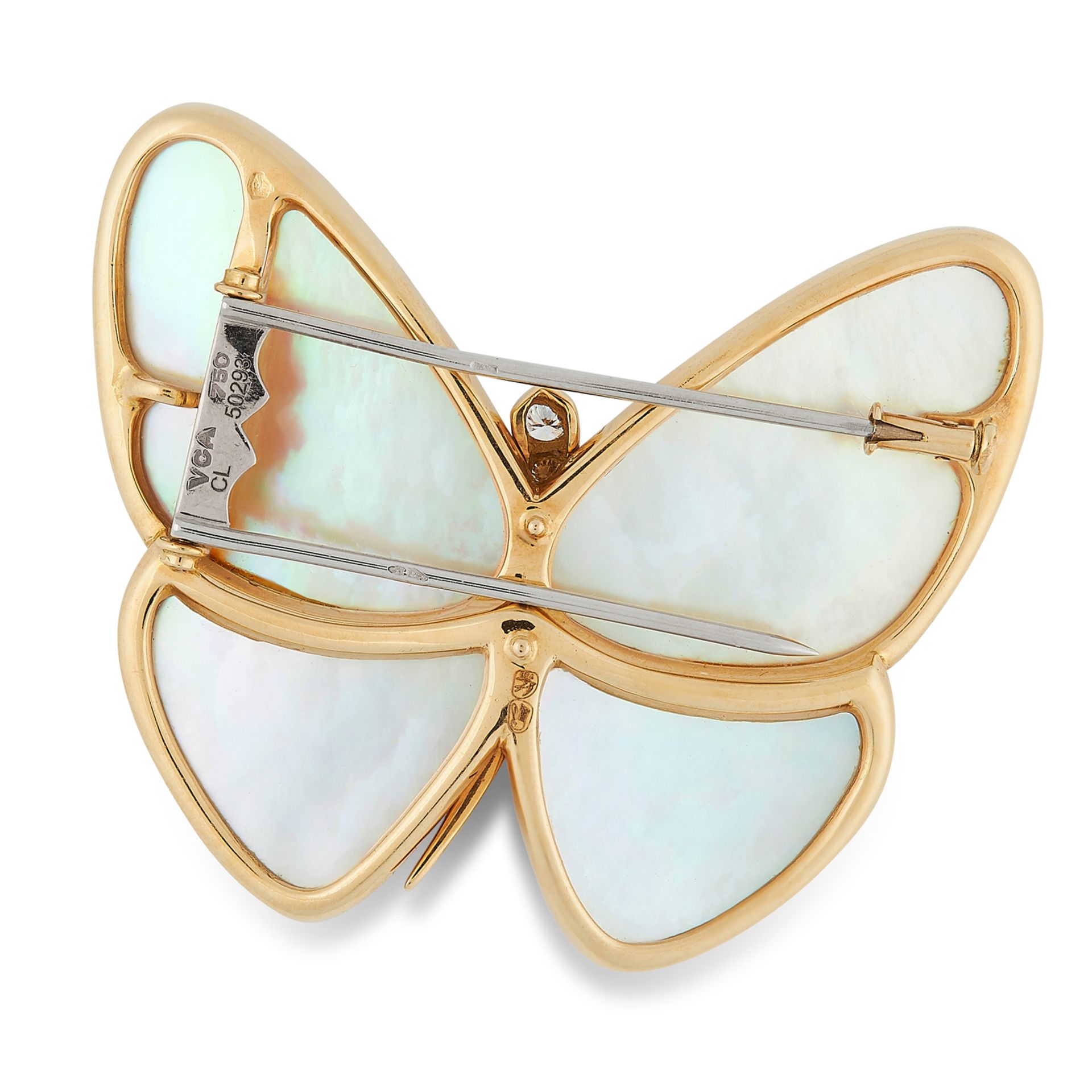 A MOTHER OF PEARL AND DIAMOND BUTTERFLY BROOCH, VAN CLEEF & ARPELS in 18ct yellow gold, designed - Bild 2 aus 2