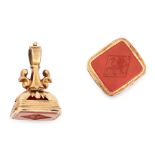 AN ANTIQUE CARNELIAN INTAGLIO FOB SEAL, 19TH CENTURY in yellow gold, set with a polished piece of