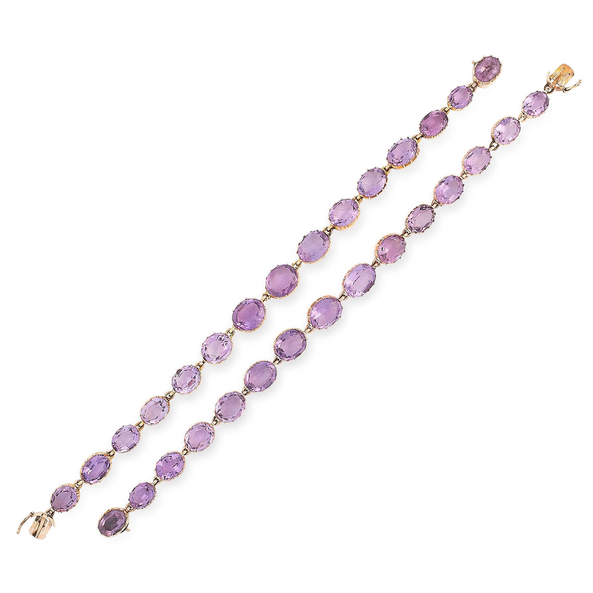AN ANTIQUE AMETHYST RIVIERE NECKLACE, 19TH CENTURY in yellow gold, comprising a row of thirty oval - Bild 2 aus 2