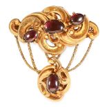 AN ANTIQUE GARNET BROOCH, 19TH CENTURY in yellow gold, set with a trio of graduated cabochon garnets