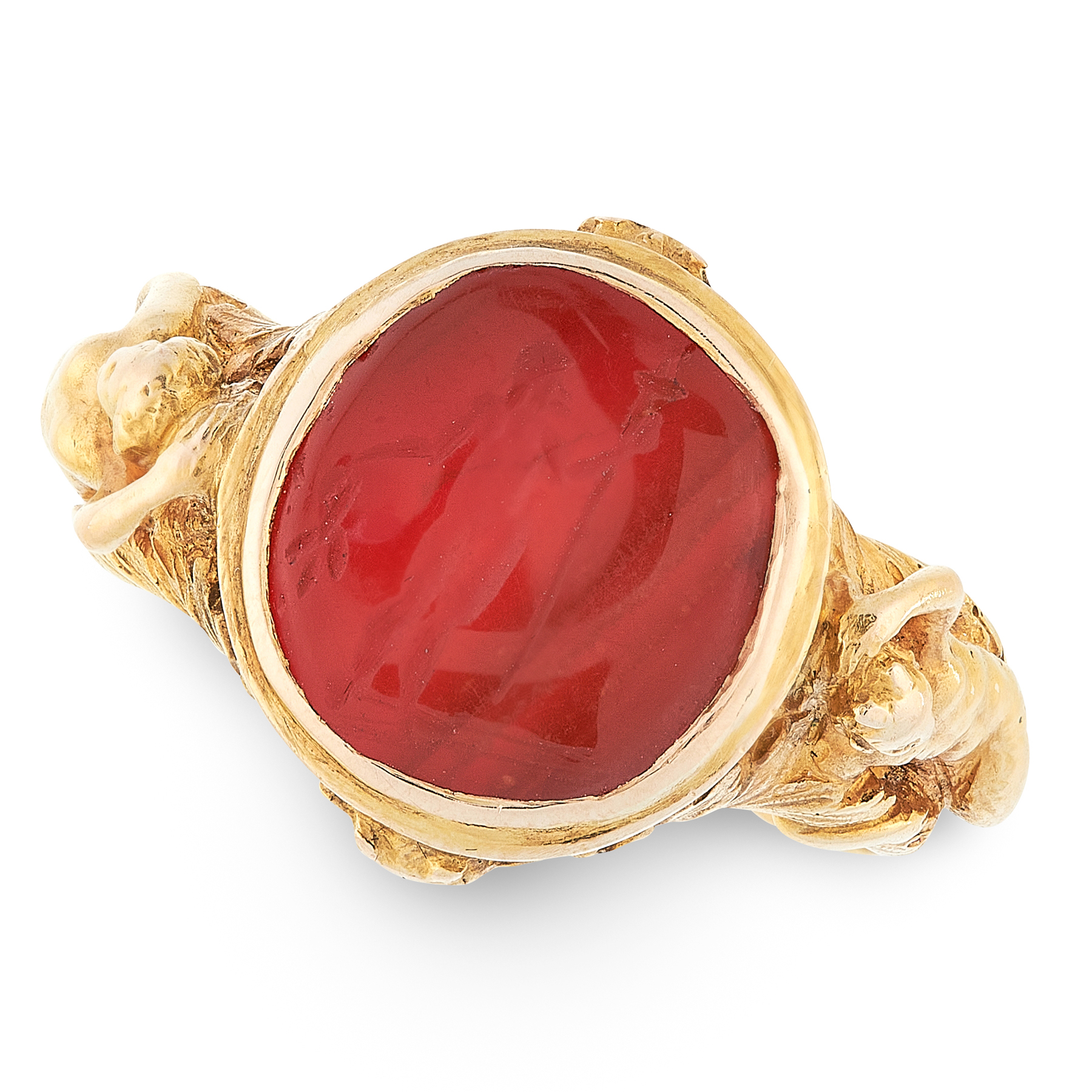 AN ANTIQUE CARNELIAN INTAGLIO SEAL RING, 19TH CENTURY in 18ct yellow gold, the oval carnelian