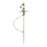 AN ANTIQUE EMERALD, DIAMOND AND PEARL SWORD PIN / BROOCH in yellow gold, designed as a sword, set