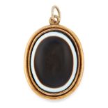 AN ANTIQUE BANDED AGATE MOURNING LOCKET PENDANT, 19TH CENTURY in yellow gold, the oval body set with