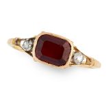 AN ANTIQUE GEORGIAN GARNET AND DIAMOND RING, EARLY 19TH CENTURY in high carat yellow gold, set