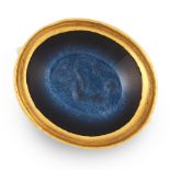 A ROMAN NICOLO INTAGLIO RING in high carat yellow gold, the oval carved intaglio depicting Leda