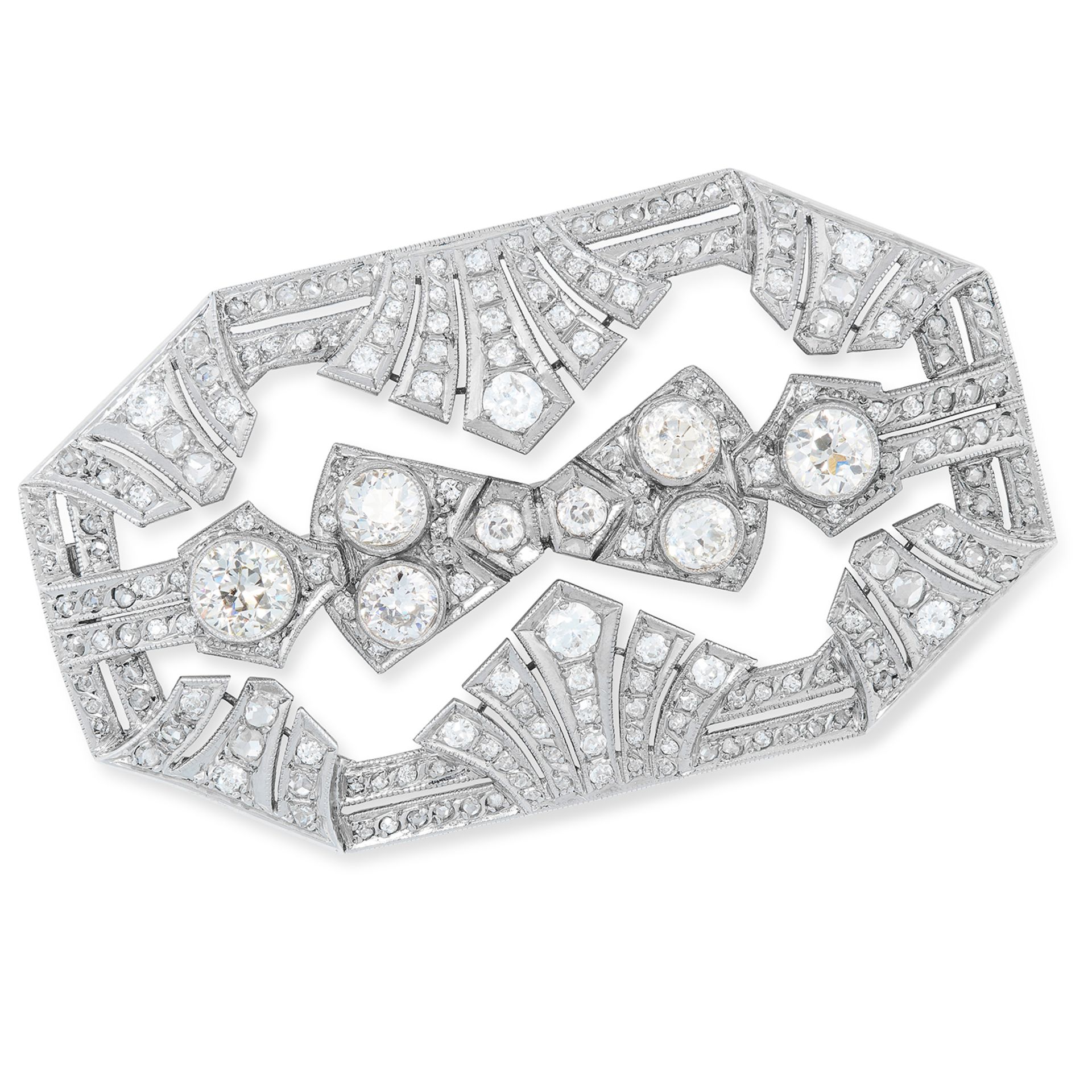 AN ANTIQUE ART DECO DIAMOND BROOCH in platinum, in an open framework set with 4.5 - 5.5 carats of