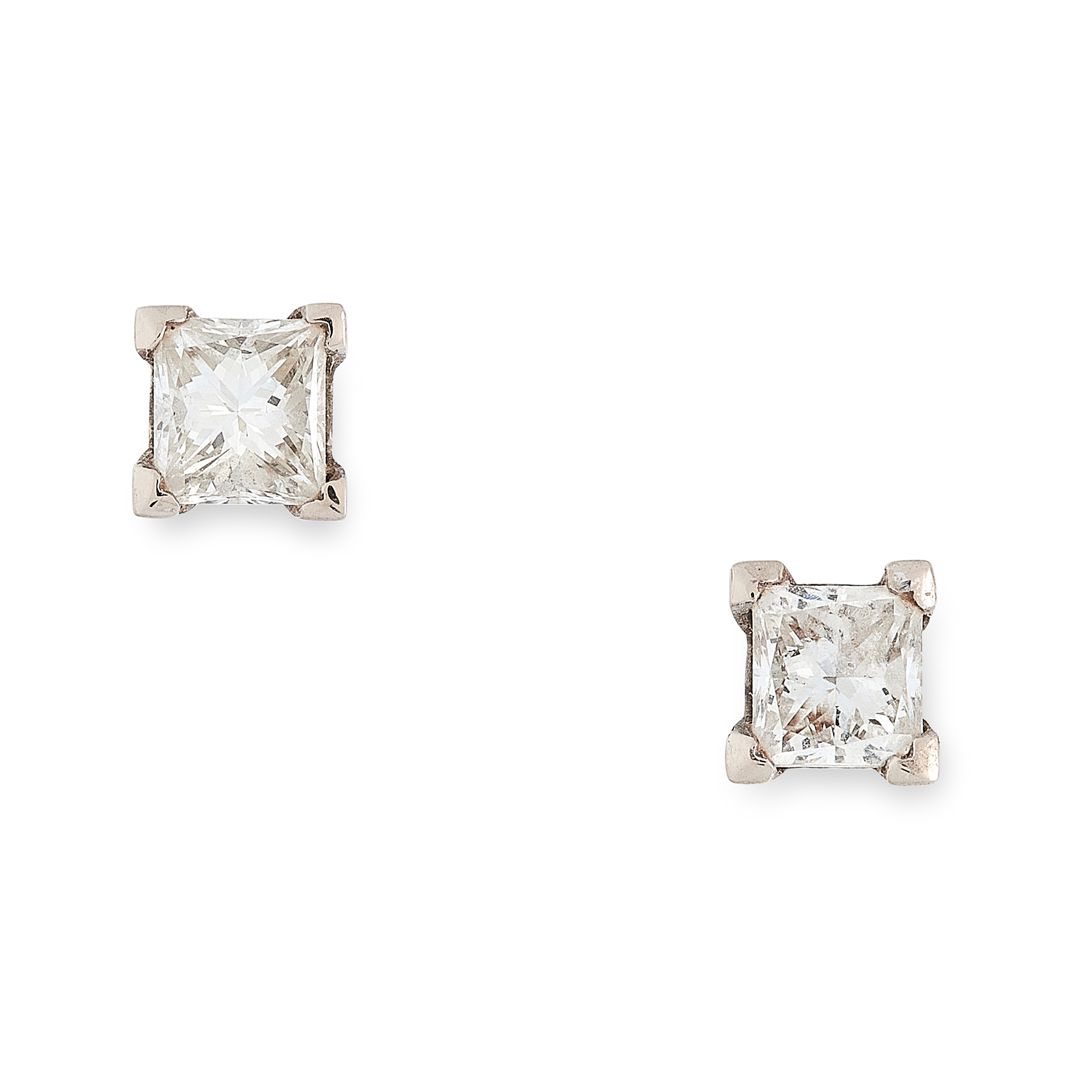 A PAIR OF 0.94 CARAT DIAMOND STUD EARRINGS each set with an princess cut diamond of 0.48 and 0.46