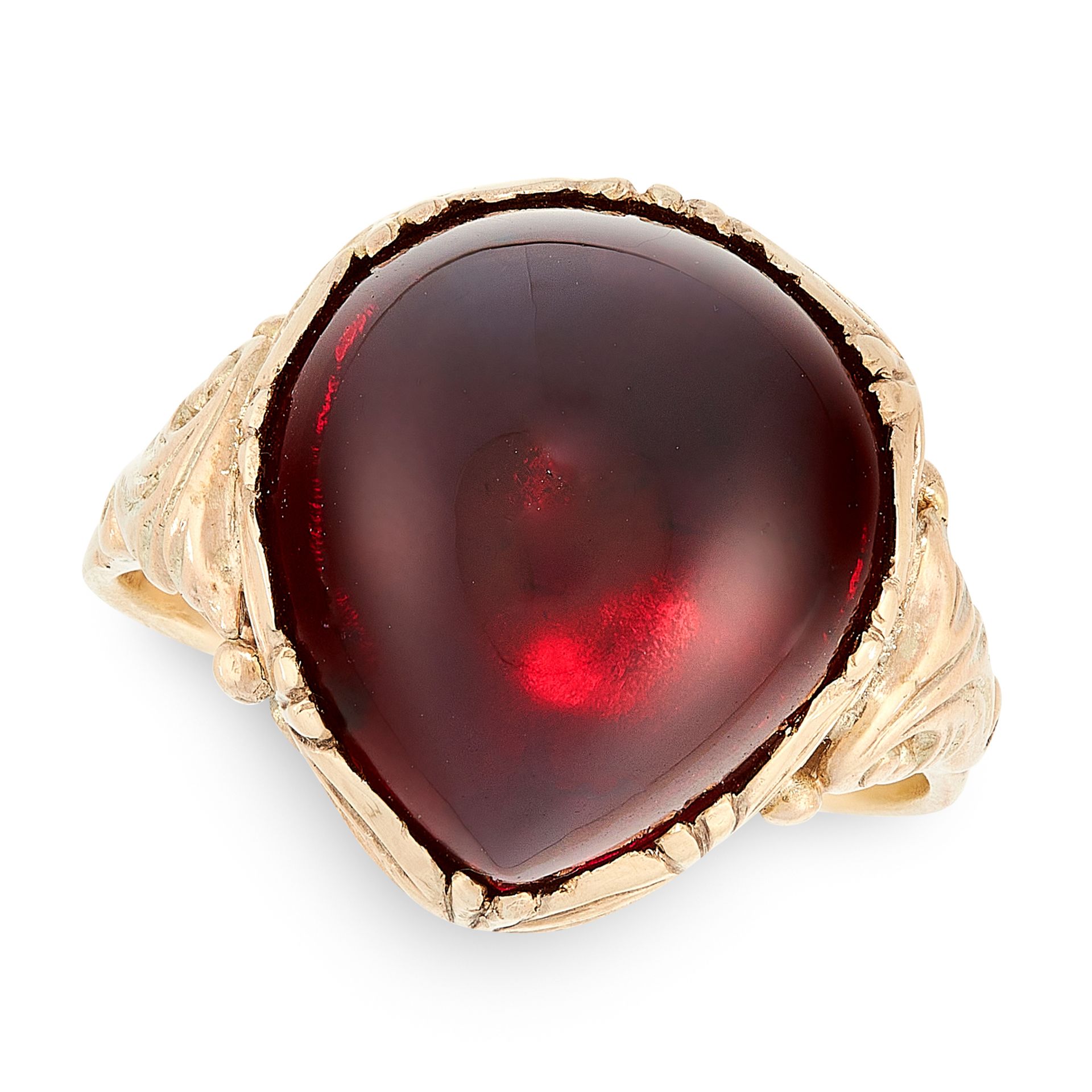 AN ANTIQUE GARNET DRESS RING in high yellow gold, set with a cabochon garnet, unmarked, size O /