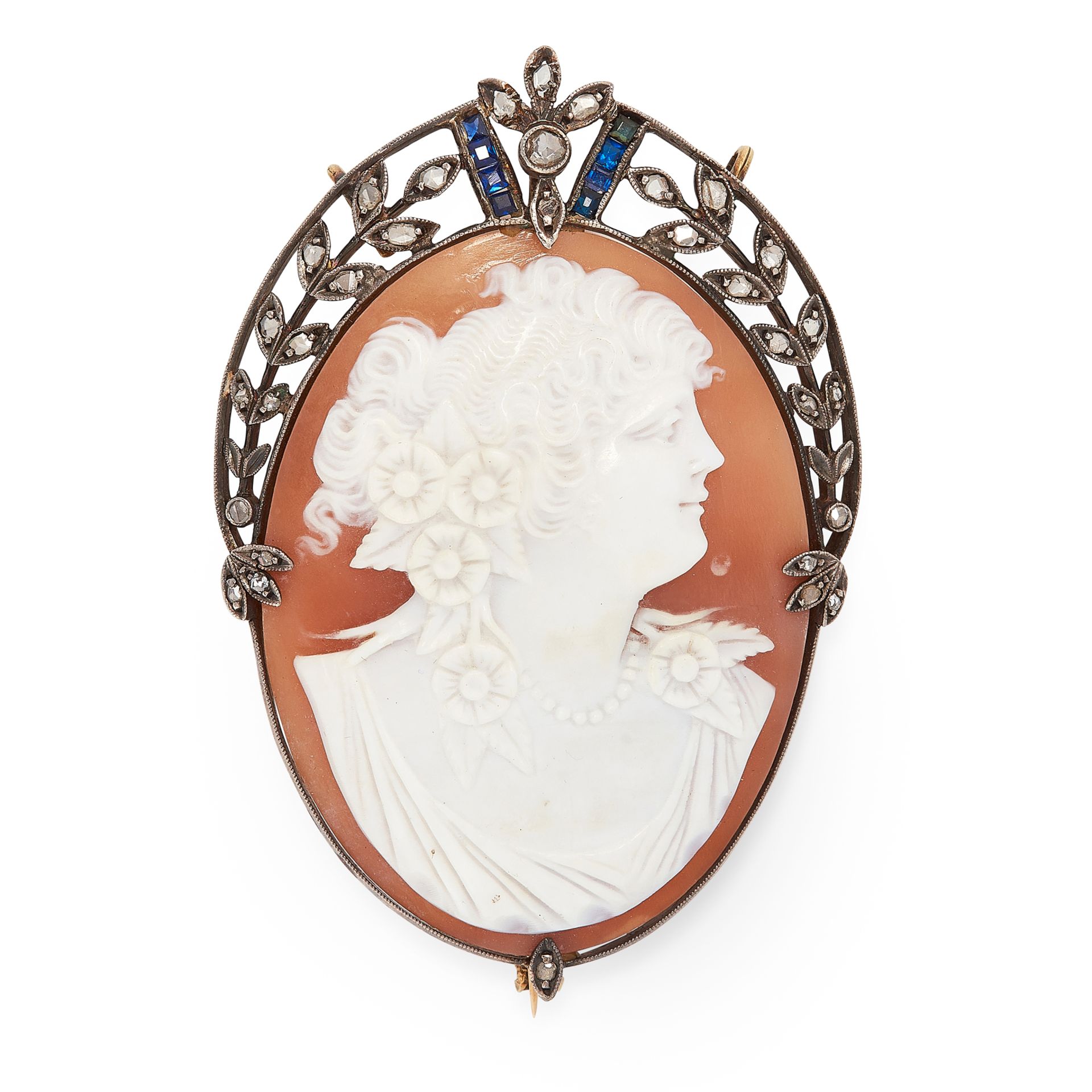 AN ANTIQUE SAPPHIRE AND DIAMOND CAMEO BROOCH / PENDANT in yellow gold and silver, set with an oval