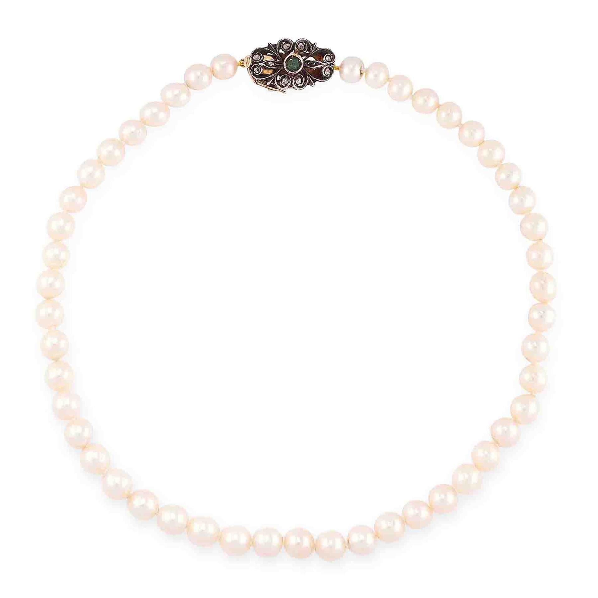 A PEARL NECKLACE in yellow gold and silver, comprising of a single row of pearls, set on an