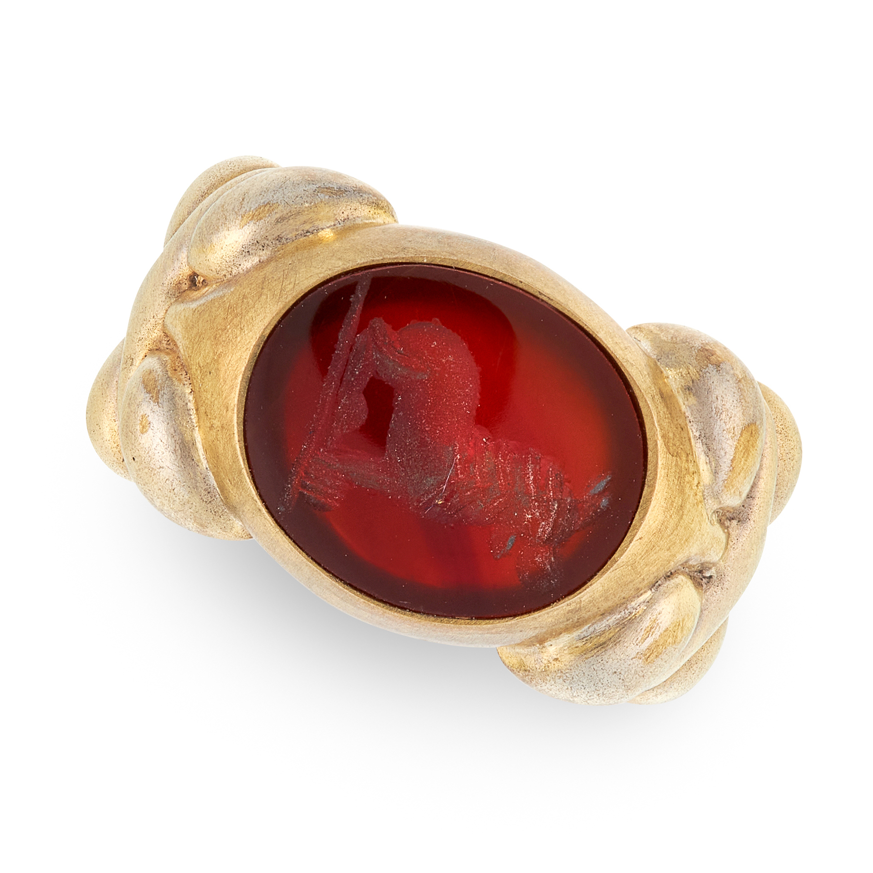 AN ANTIQUE CARNELIAN INTAGLIO DRESS RING in high carat yellow gold, set with a carnelian intaglio in