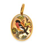 AN ANTIQUE REVERSE INTAGLIO MOURNING LOCKET PENDANT in yellow gold, the oval body set with a rock