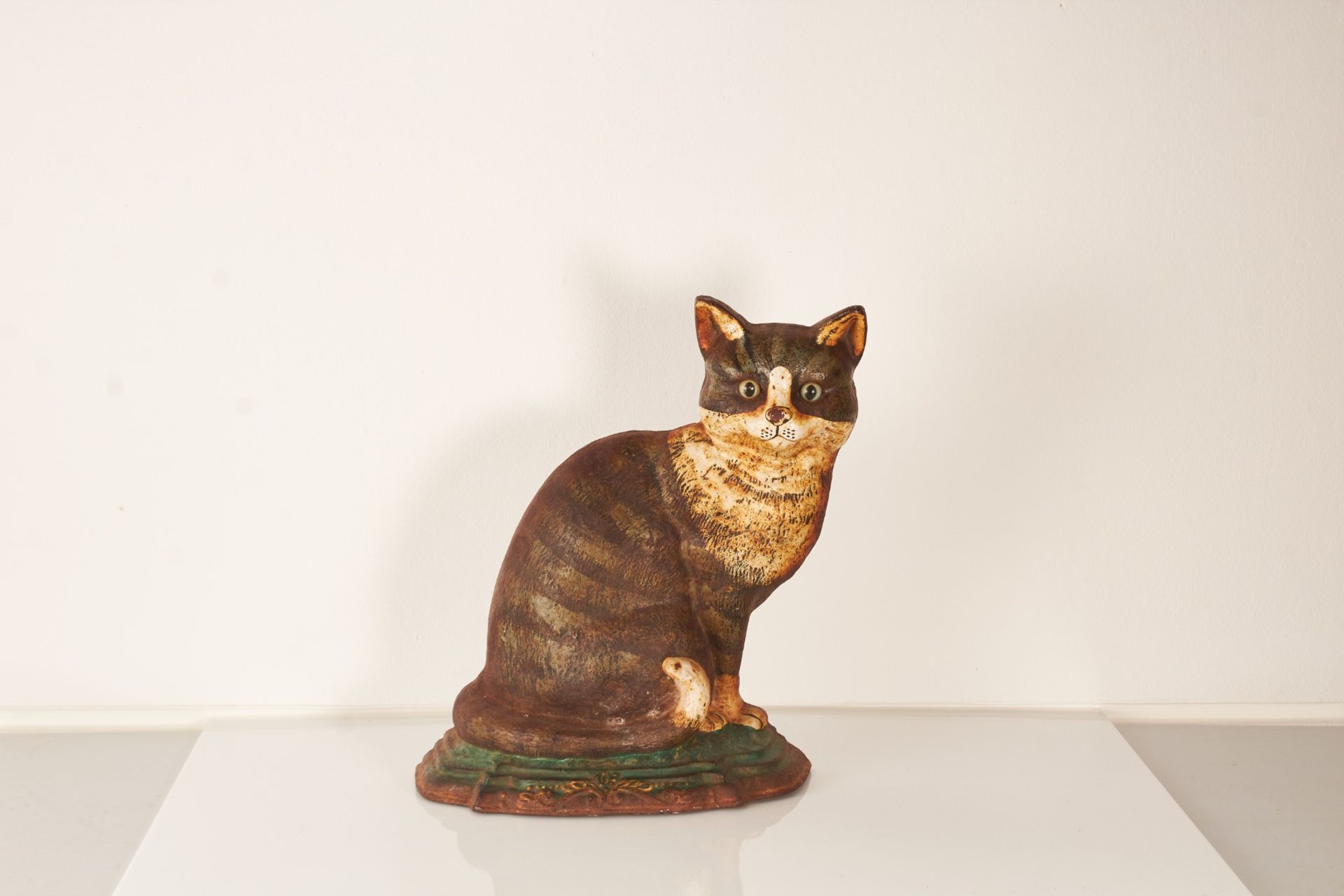 A 20th century cast iron novelty cat door stop