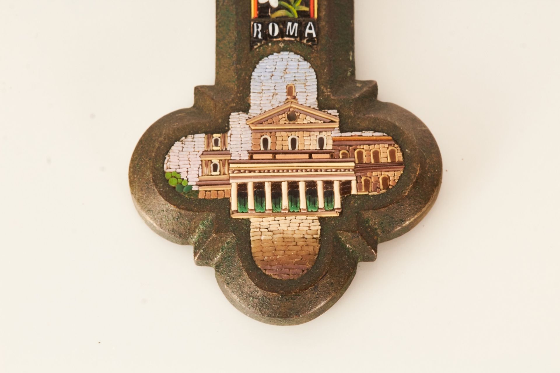 An early 20th century Italian micro mosaic devotional cross, Rome circa 1900 - Bild 2 aus 2