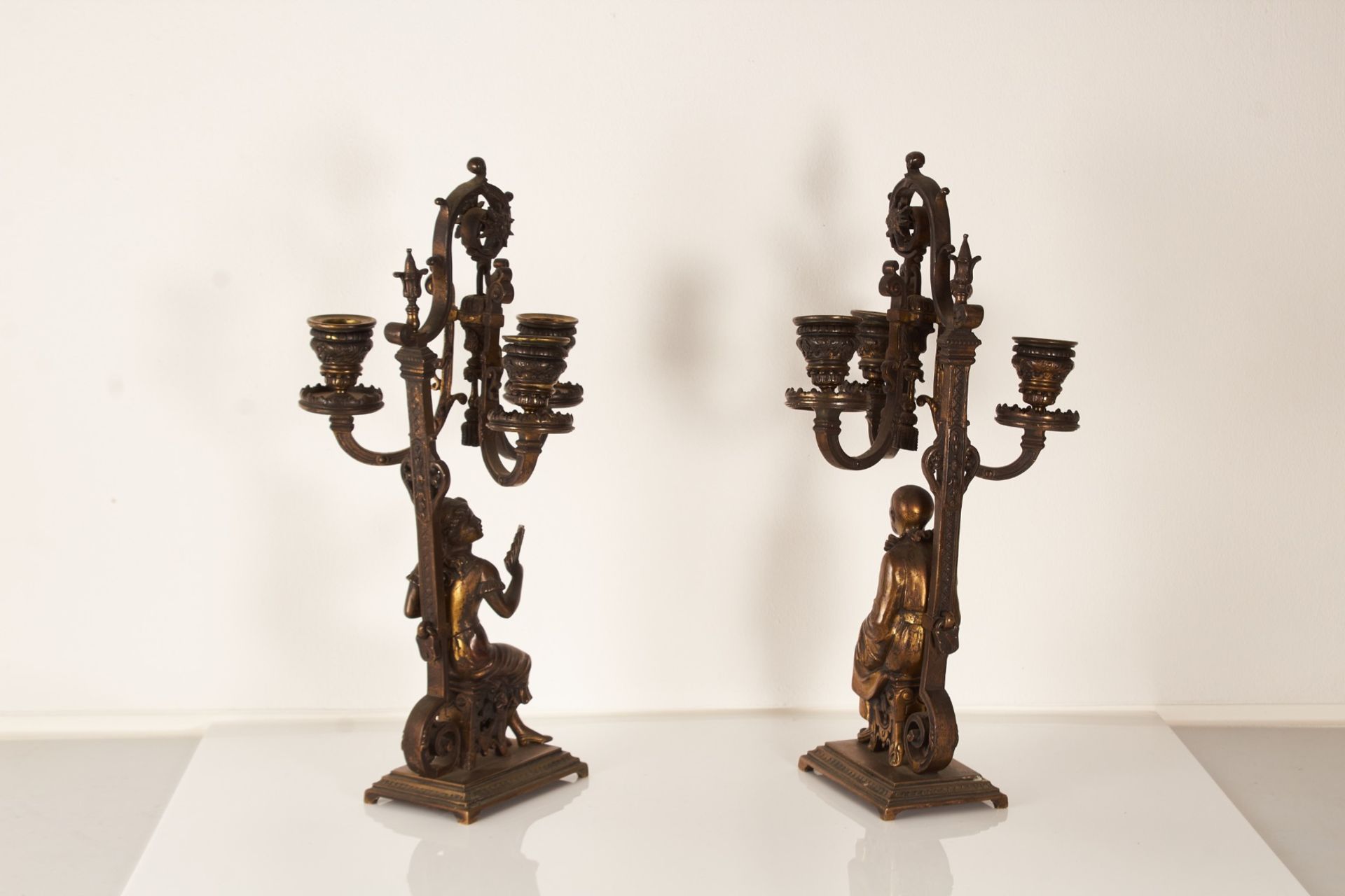 A pair of late 19th century French gilt bronze candlesticks, circa 1900 - Bild 2 aus 2