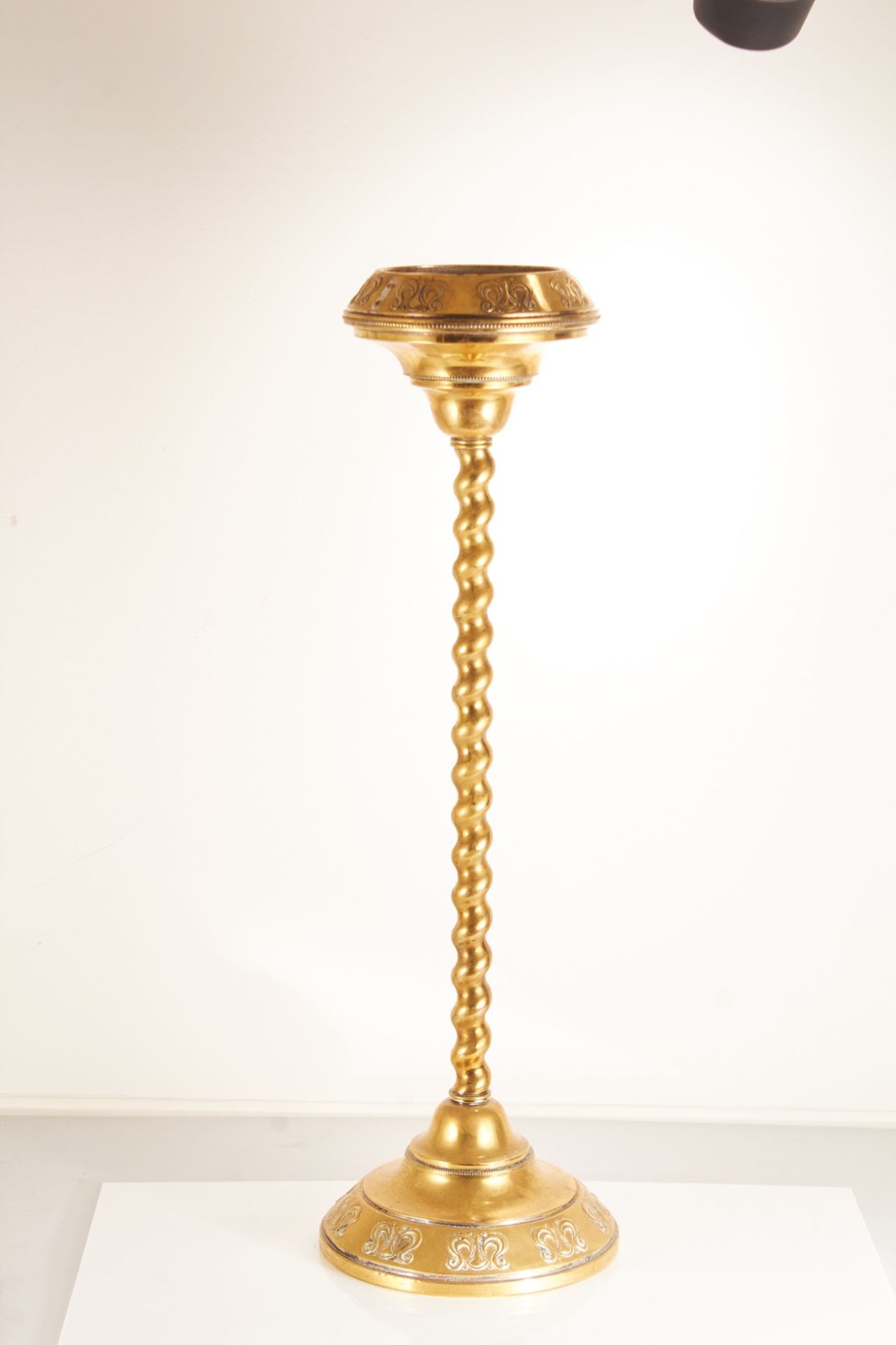 A mid-20th century English brass-effect standing ash tray, circa 1960 by Beldray