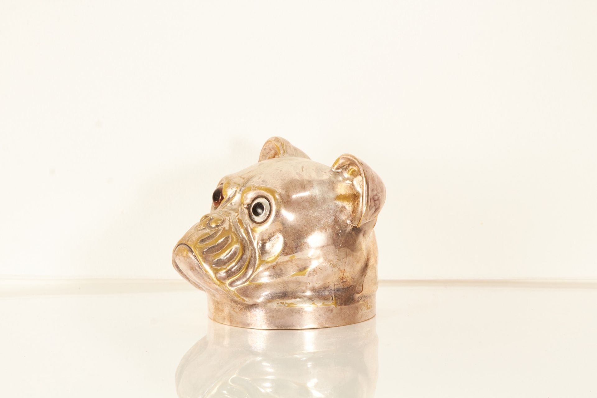 A silver-plated nickel novelty model of a pug’s head - Bild 2 aus 2