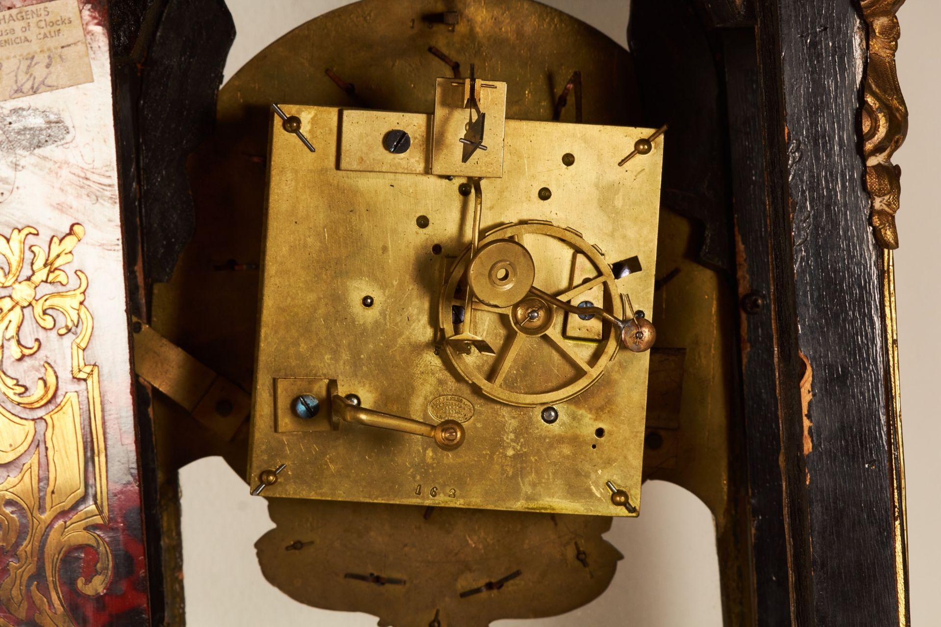 A 19th century French tortoiseshell and gilt bronze mounted Boulle style bracket clock, circa 1860 - Bild 2 aus 2