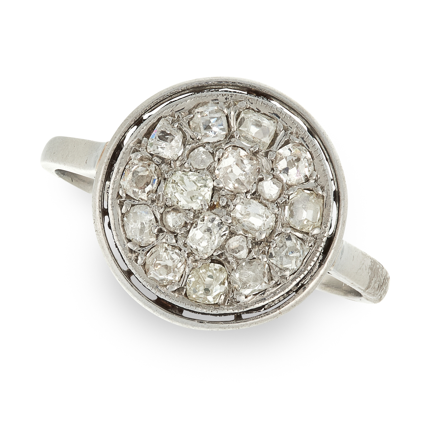 A DIAMOND CLUSTER RING, EARLY 20TH CENTURY in platinum, the circular face set with a cluster of