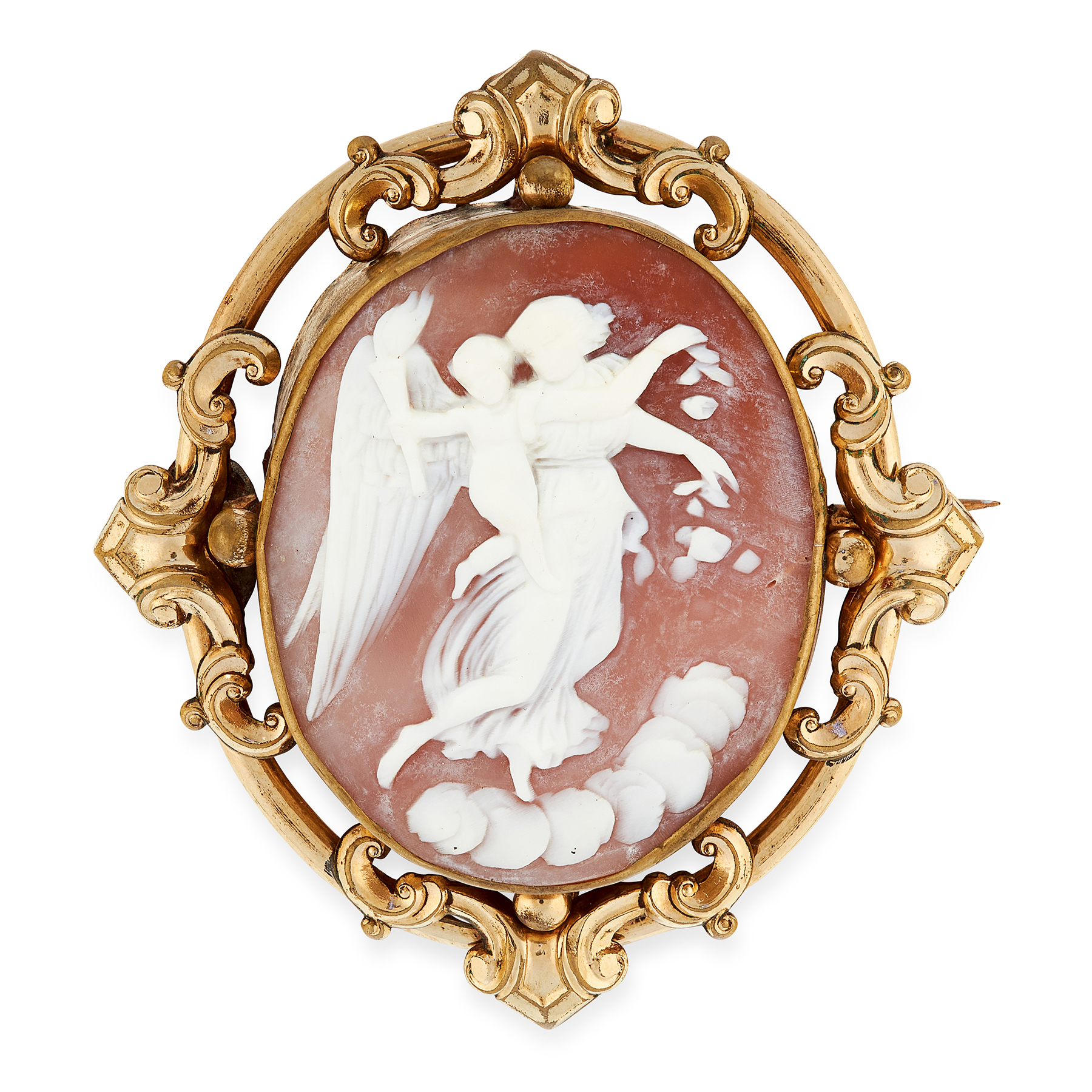 AN ANTIQUE CAMEO BROOCH, 19TH CENTURY set with an oval carved cameo depicting a classical scene,