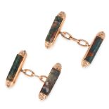 A PAIR OF ANTIQUE AGATE CUFFLINKS in yellow gold, each formed of two batons set with polished pieces