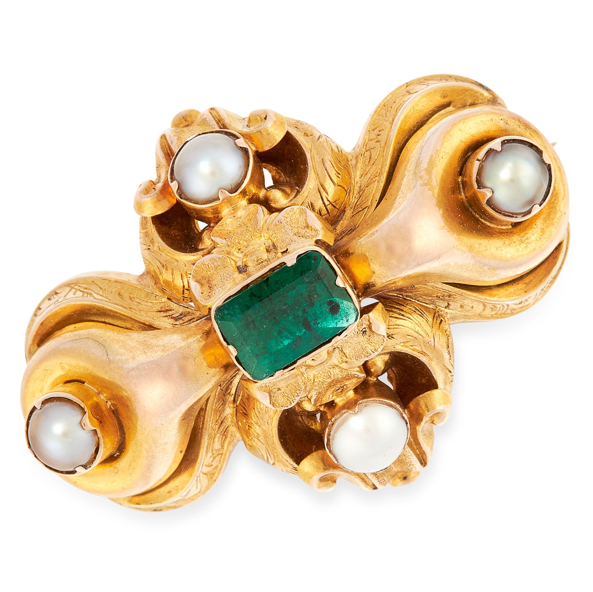 AN ANTIQUE EMERALD AND PEARL MOURNING BROOCH in yellow gold, the scrolling body set with an
