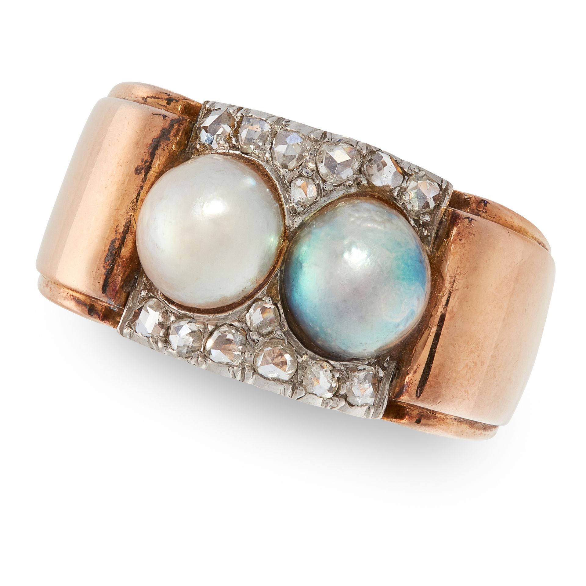 A RETRO PEARL AND DIAMOND RING in yellow gold, the band is set with two pearls in a border of rose