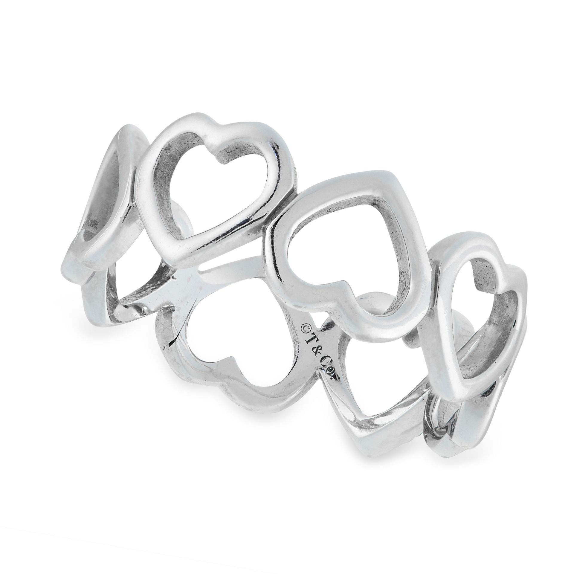 A DIAMOND HEART RING, TIFFANY & CO in 18ct white gold, the band formed of a row of eight hearts, one - Bild 2 aus 2