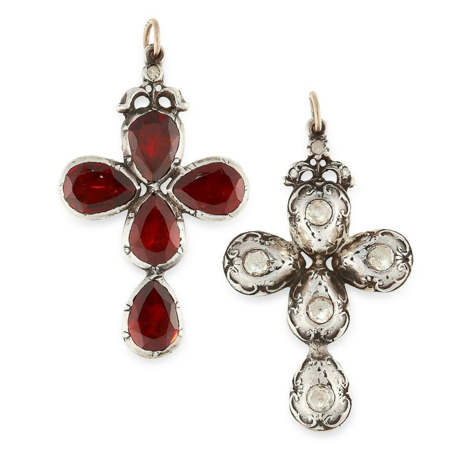 AN ANTIQUE DIAMOND AND GARNET CROSS PENDANT, 18TH OR 19TH CENTURY in silver, formed as a cross, - Bild 2 aus 2