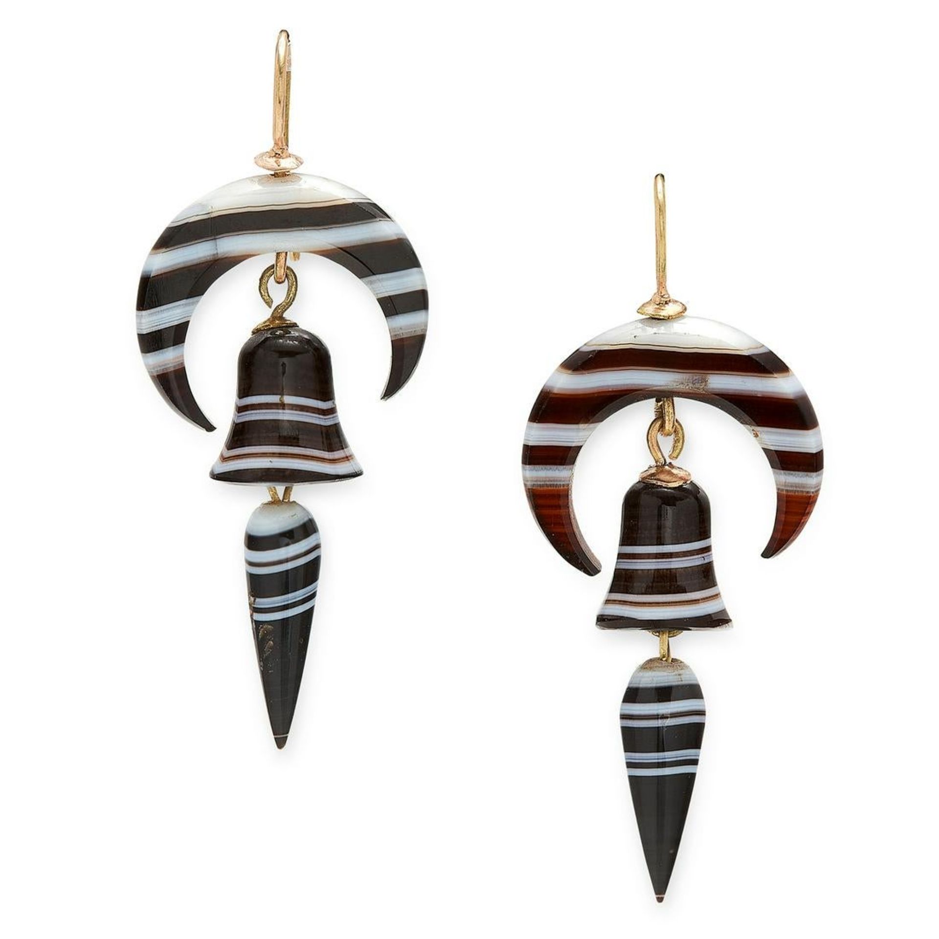 A PAIR OF ANTIQUE BANDED AGATE EARRINGS, 19TH CENTURY each comprising a polished piece of banded - Bild 2 aus 2