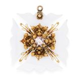 AN ANTIQUE CHALCEDONY MALTESE CROSS PENDANT, 19TH CENTURY in yellow gold, designed as a Maltese