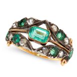 AN ANTIQUE EMERALD AND DIAMOND RING, EARLY 19TH CENTURY in yellow gold and silver, set with an